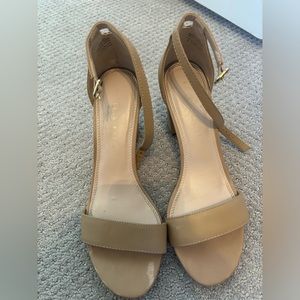 Kelly & Katie Hailee Sandal Size 8
